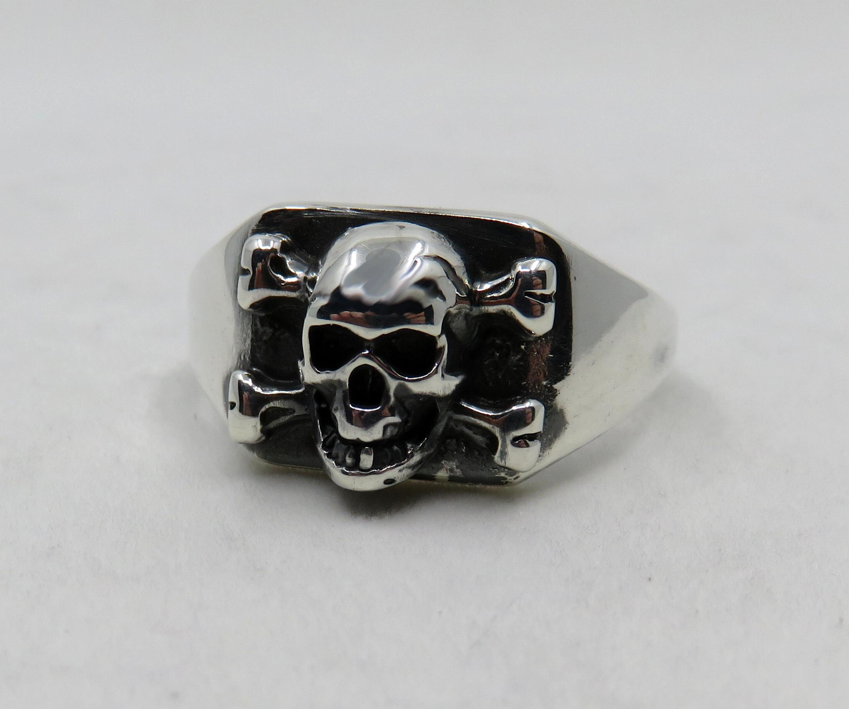 Solid Sterling Silver Skull & Crossbones Square Signet Ring Solid Sterling Silver Skull & Crossbones Square Signet Ring