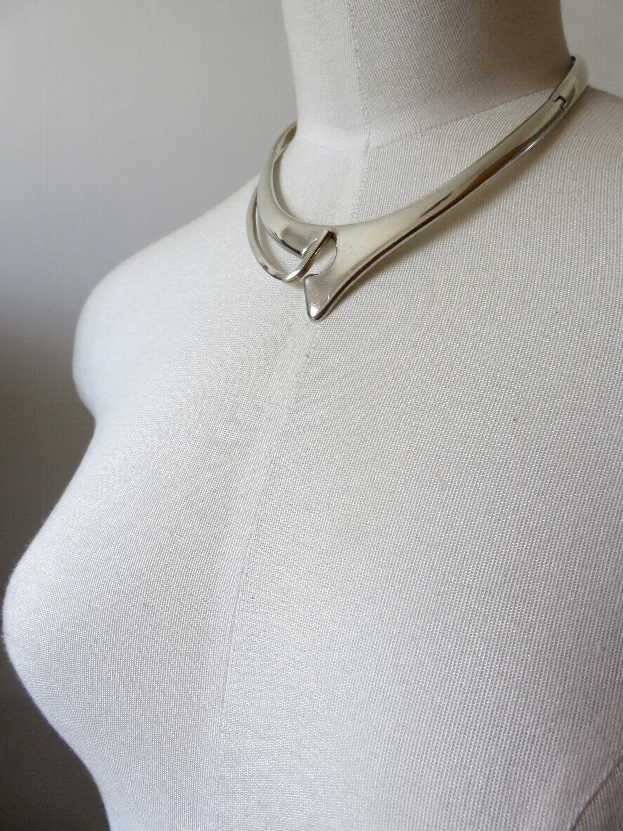 Silver torque deals collar necklace