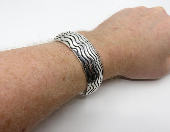 Vintage Sterling Silver 980 Grade Taxco Mexican Stamped Wavy Lines Bangle Cuff 66.5 grams by the artisan Rubi Ramirez
