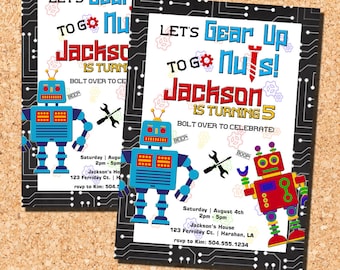 Puede incluir: Una invitación de cumpleaños con temática de robots. La invitación presenta dos robots, uno azul y otro rojo, con el texto "Let's Gear Up To Go Nuts! Jackson is Turning 5. Bolt Over To Celebrate!"