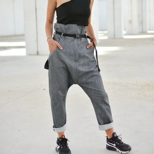 Pantalon avec entrejambe bas, Sarouel en denim, Pantalon ample extravagant, Pantalon gris, Pantalons vêtement d'extérieur amples, Pantalon taille haute, Vêtements pantalons pour femme