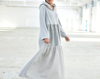 Gelaagde maxi-jurk, lichtgrijze sweaterjurk, plus size jurk met capuchon, casual herfstjurk, jurk met lange mouwen, vloeiende jurk, hoodiejurk