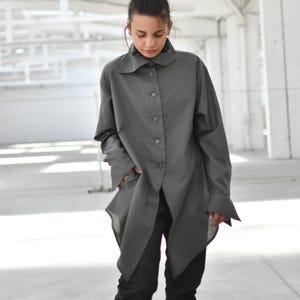 Graues Oversized Shirt, Extravagantes Shirt, Tunika Top, langes Frauen Asymmetrisches Shirt, Plus Größe Shirt, Loose Fit Shirt Steingrau Avantgarde Shirt