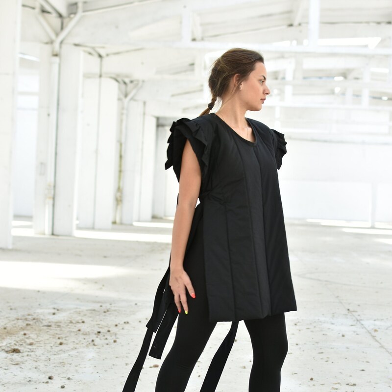 2-Ways Ruffles Vest main image 1