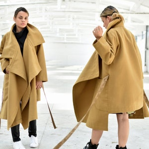 暖かい冬用コート、レディーストレンチコート、アシンメトリーコート、プラスサイズの服、贅沢なコート、ゆったりとしたコート、ベージュのベルト付きコート、スタイリッシュなギフト