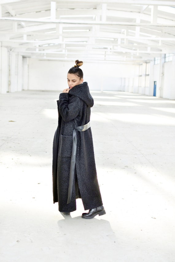 Oversized belted wool coat 2025