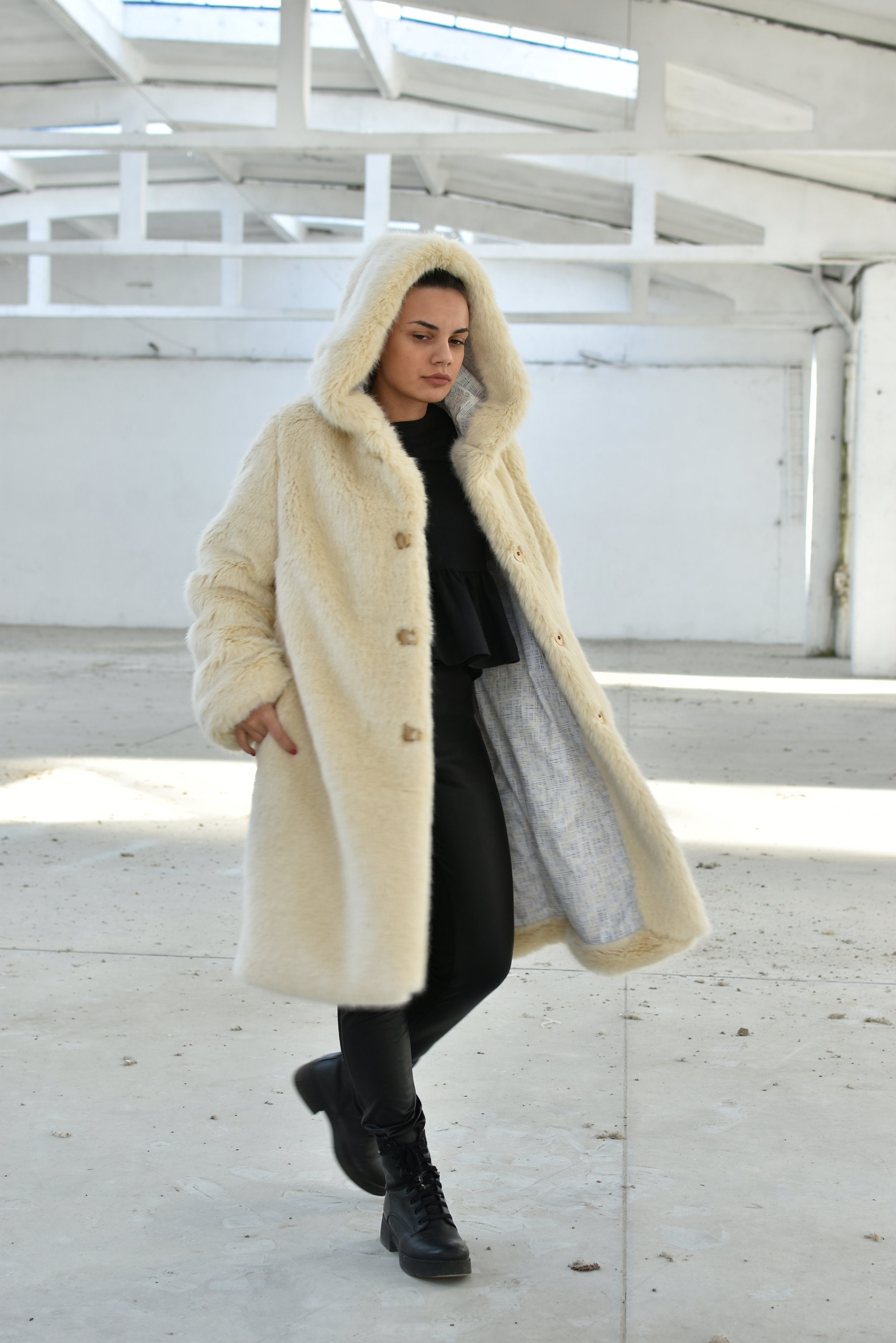 Abrigo difuso para mujer, abrigo de peluche color crema con capucha, abrigo  de invierno esponjoso, ropa de talla grande, abrigo de piel sintética, abrigo  cálido de vellón de gran tamaño 