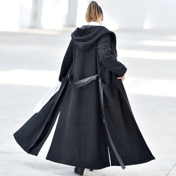 Long manteau de laine noire, manteau d’hiver à capuchon, manteau maxi ceinturé surdimensionné, vêtements chauds en laine, vêtements grande taille, manteau avant-garde avec fentes