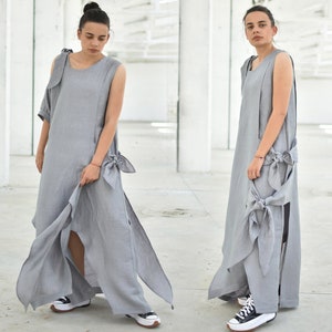 Extravagante robe en lin grise avec cravates, robe tablier polyvalente, robe futuriste, robe avant-gardiste grande taille, robe d'été surdimensionnée