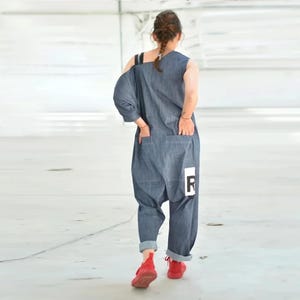 Mono vaquero de estilo vanguardista para mujer, mono harem holgado de corte amplio, peto holgado con tiro bajo, ropa futurista extravagante.