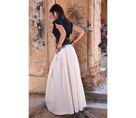 Plus size top white skirt australia