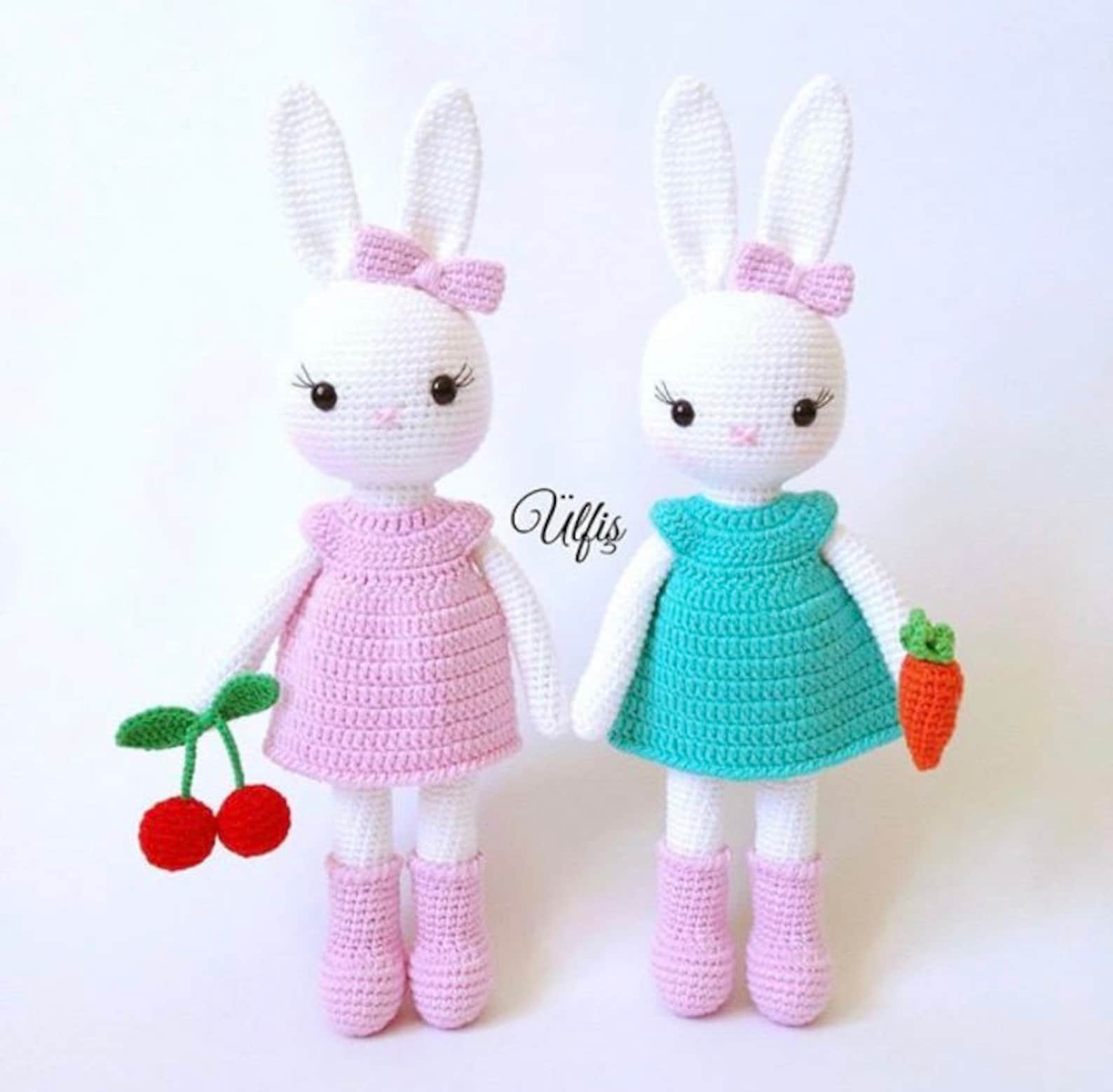 Вязаные зайцы амигуруми