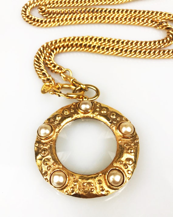 CHANEL Vintage 1980s Gold Loupe Logo Eyeglass Pendant With -  Israel