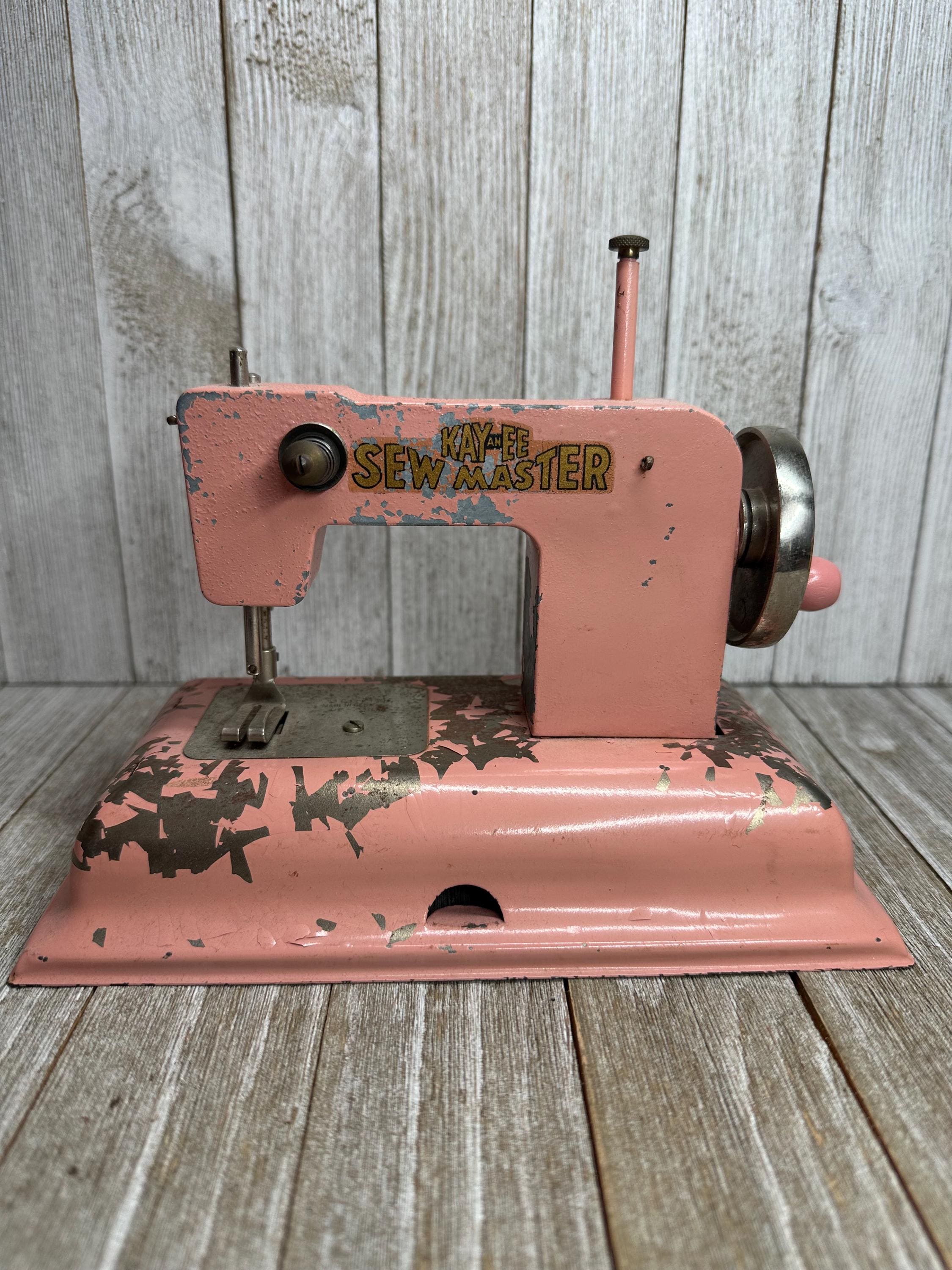 VINTAGE GERMAN KAY-EE SEW MASTER PINK CHILD'S WORKING SEWING