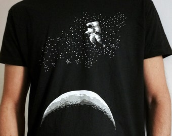 Men's T-shirt Astronaut - Black moon space t-shirt -  Perfect mens gift for birthday