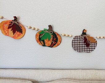 Fall Pumpkin garland, Autumn pumpkin bead banner, Felt and fabric pumpkins string