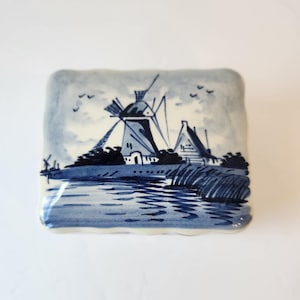 VTG Blue White Delft Trinket Box with Lid Artist Signed 4&quot;x 3.5&quot;