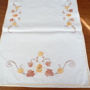 Vintage Table Runner with Appliquéd Flowers in White, Yellow and Brown