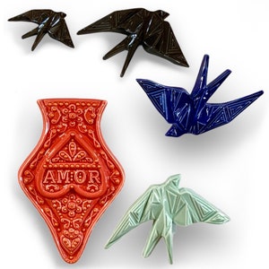 Schwalben-Origami aus Portugal, Origami-Designporzellan, portugiesische Keramik, Wanddekoration, hängender Schwalbenvogel, Design von Modernística