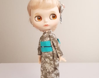 Blythe Kimono with Sandals & Hair Accessory, Blythe Yukata Set, Blythe Doll Kimono, Blythe Dress, Japanese Kimono for Doll, Grey Yukata