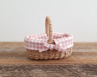 Dollhouse Picnic Basket with Liner, Miniature Basket with Pink Gingham Check Cotton Liner, Gift for Her, 1:6 scale Dollhouse Basket