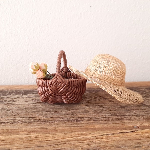 Miniature Wicker Basket with God's Eye, 1:6 scale Romantic Dollhouse Basket, Hand Woven Basket, Dollhouse Garden Flower Basket, Gift for Her