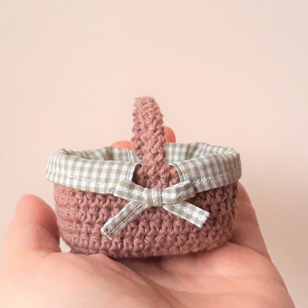 Miniature Crochet Basket with Liner, Basket with Handle, Dollhouse Basket , Doll Basket , Gift for Her , Blythe Basket , Barbie Basket