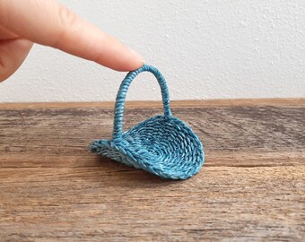 Little Flower Gathering Basket, Doll Garden Flower Basket, Romantic Dollhouse Basket, Miniature Flat Basket with Handle, Blue Basket