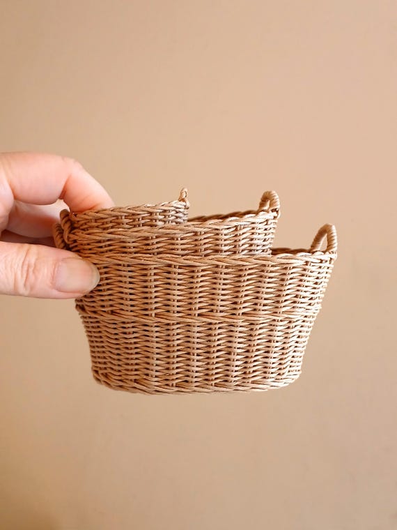 Panier à linge miniature pour maison de poupée - Échelle 1:12 - France Panier à linge miniature pour maison de poupée - Échelle 1:12 - France