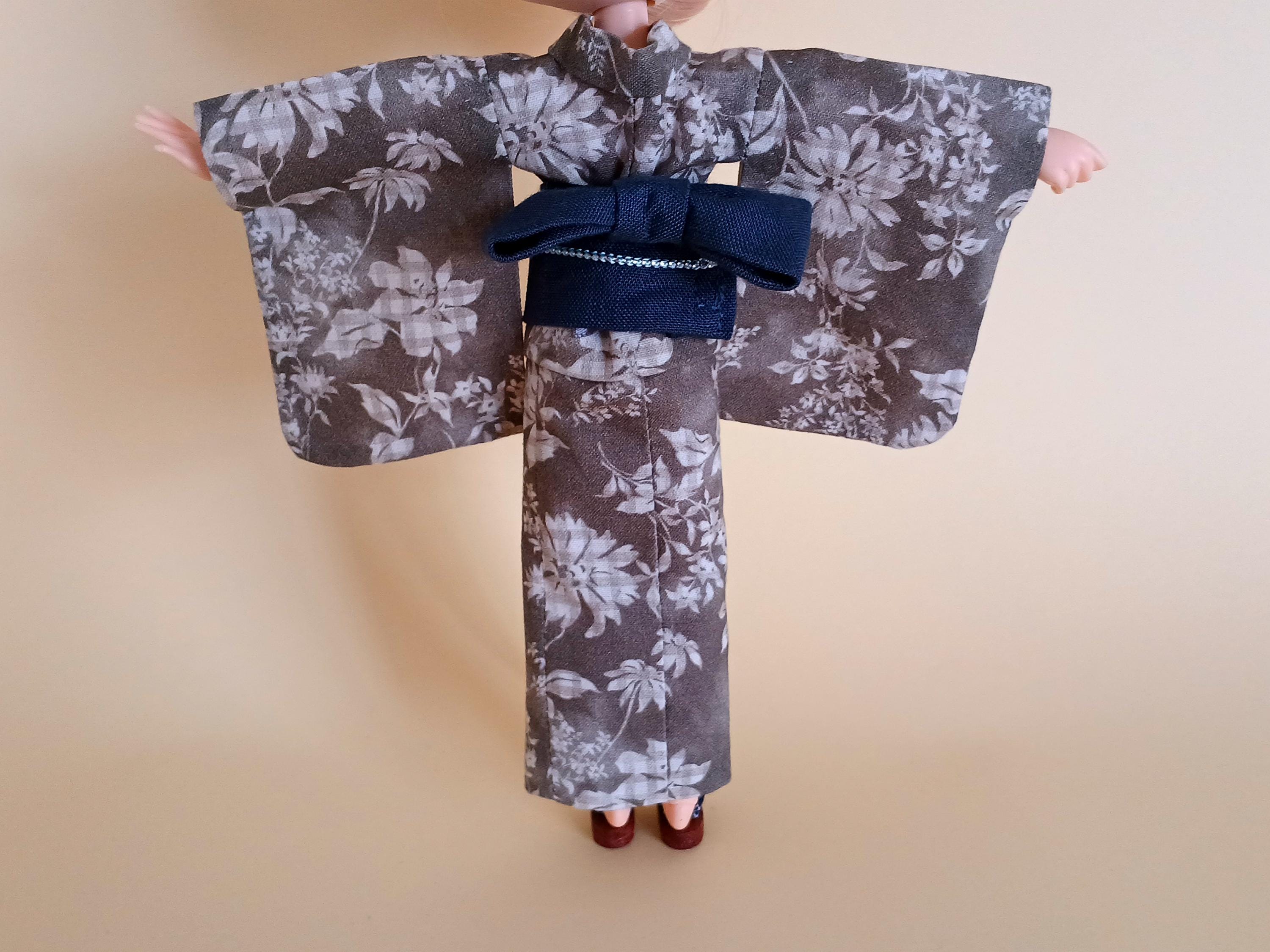 ブライス着物セット（浴衣、帯、下駄、ヘアリボン） - グレーの日本の 