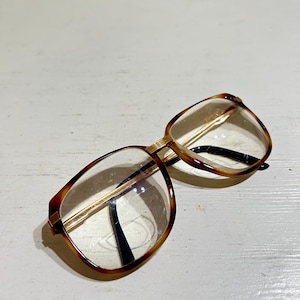 Vintage Essilor glasögonbåge, sköldpaddsfärgad fyrkantig båge, tillverkad i Frankrike, guldfärgade detaljer