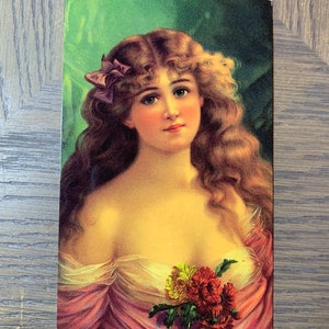 Ładna kobieta z bukietem portret, stara wiktoriańska pocztówka, grafika galerii, projekt rzemieślniczy, kolekcjonerski, ~ GC-2 57
