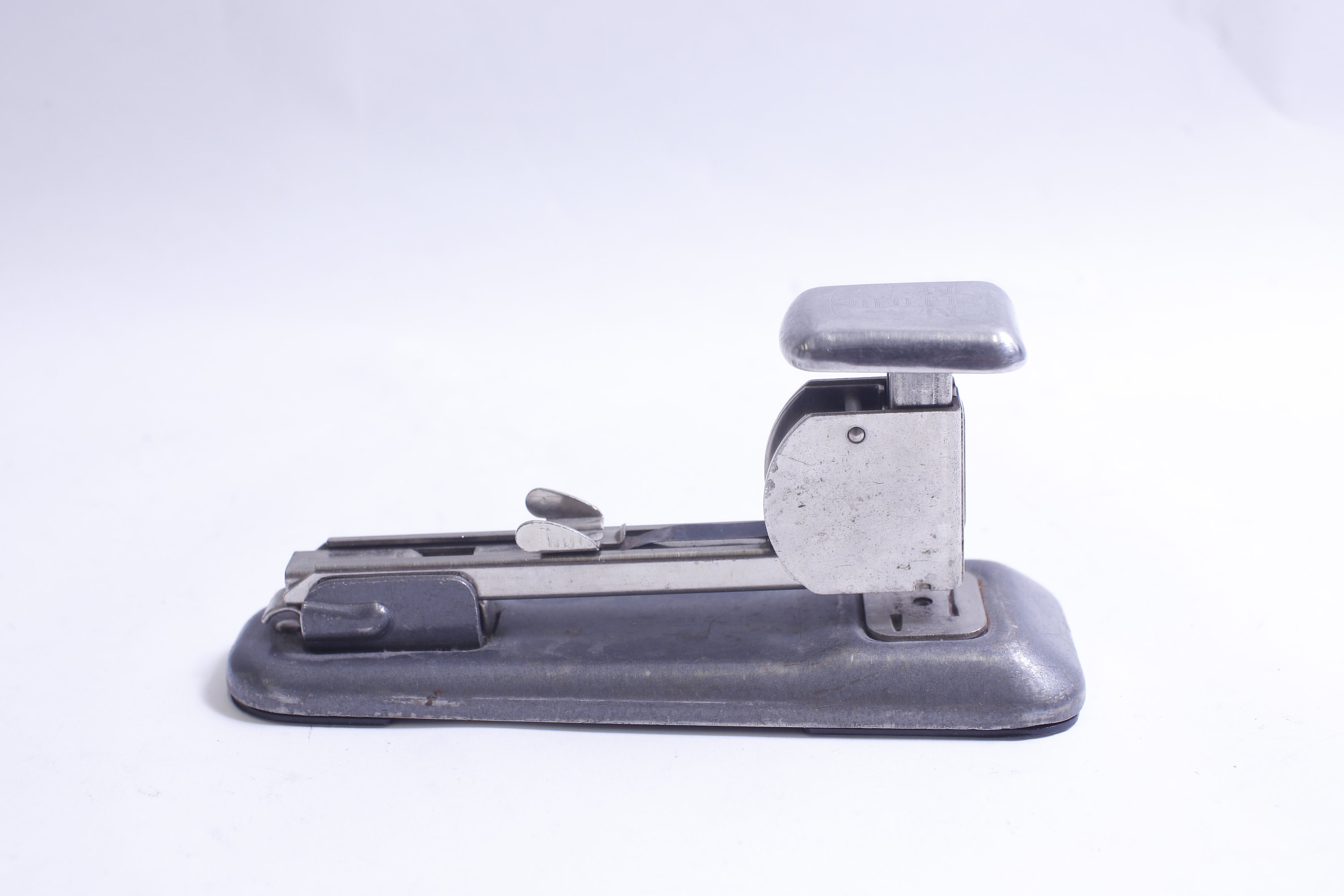 Eldon Rounded Stapler Arrow 202, Vintage Metal Stapler, 1940s, 1950s Office, Desk, Retro ...