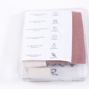 Ciasteczkowy placek z jabłkami Ogórek Pomarańczowy bukiet Słowa Stampin Up - Zestaw stempli Drewniane gumowe stemple z wiadomościami - Vintage - Tworzenie kartek ~ 20-01-118