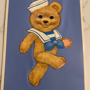 Ours en peluche, garçon, homme, marchant, tenue blanche, fond bleu, feuille d'autocollants, 1983, poinçon, travaux manuels, fabrication de cartes, vintage, ~ 20-31-1078