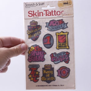 Reine de cœur, Adorable, Câlin, Drôle, Autocollants de peau, Tatouages, Scratch & Sniff, 1984, Feuille d’autocollants, Fabrication de cartes, vintage, ~ 20-09-306