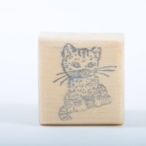 Lindo gatito, difuso, bebé, gatito, gato, sentado, vintage, sello único, álbum de recortes, fabricación de tarjetas, goma, madera ~ Sir Stampinton ~ 20-01-125