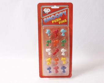 Chinchetas de Snoopy de Peanuts, papelería vintage colorida ~ 260507-WH 645