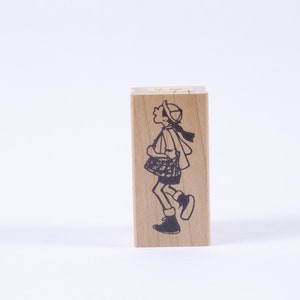 Divertente, ragazza, figura, camminata, canto, cappello, borsa, - Timbro con messaggio - Legno, gomma, timbro - Vintage - Creazione di cartoline ~ 41
