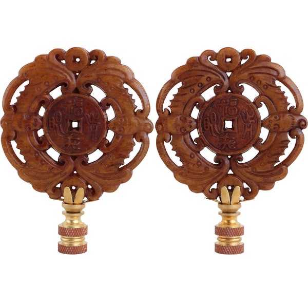 Faîteaux de lampe pour pièces de monnaie chinoise en pierre sculptée en marron sur matériel en laiton - Une paire de fleurons asiatiques assortis