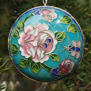 Champlevé Cloisonné Weihnachtsverzierung mit Rosenblumenmuster in Türkis und Kobaltblau