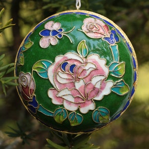Champlevé Cloisonné Weihnachtsverzierung mit Rosen-Blumenmuster in Grün