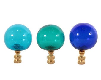 Lampenstecker aus mundgeblasenem Glas in Blautönen auf Messing-Hardwares - ein einzelner Lampenaufsatz in Ozean-Blau, Blaugrün oder Kobalt-Blau