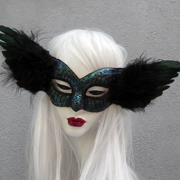 Vogelmaske - Federn Maske - schwarze Federn Maske - Federn - Masken - dunkler Engel - grün und schwarz - handgemachte Maske - Papier maché Maske