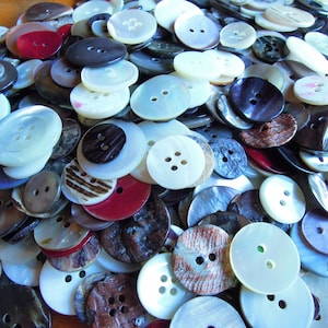 Set of 50 Unsorted Vintage Natural Mother of Pear Shell Buttons #ES1