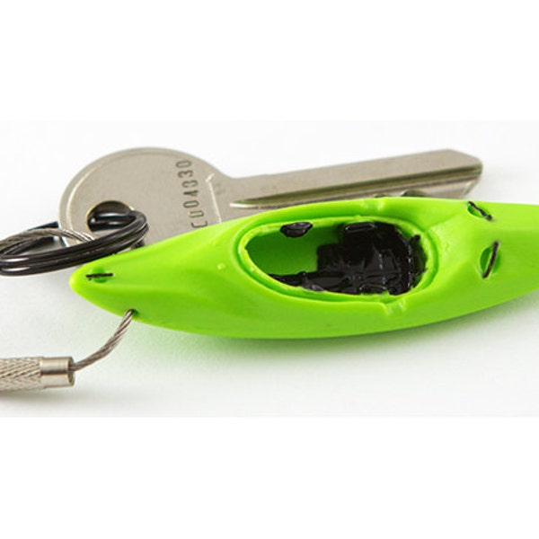 Porte-clés de kayak WhiteWater - 5 couleurs - PVC plastique flexible avec anneau en acier inoxydable - Accessoires de kayak - Cadeau de clés d'extérieur