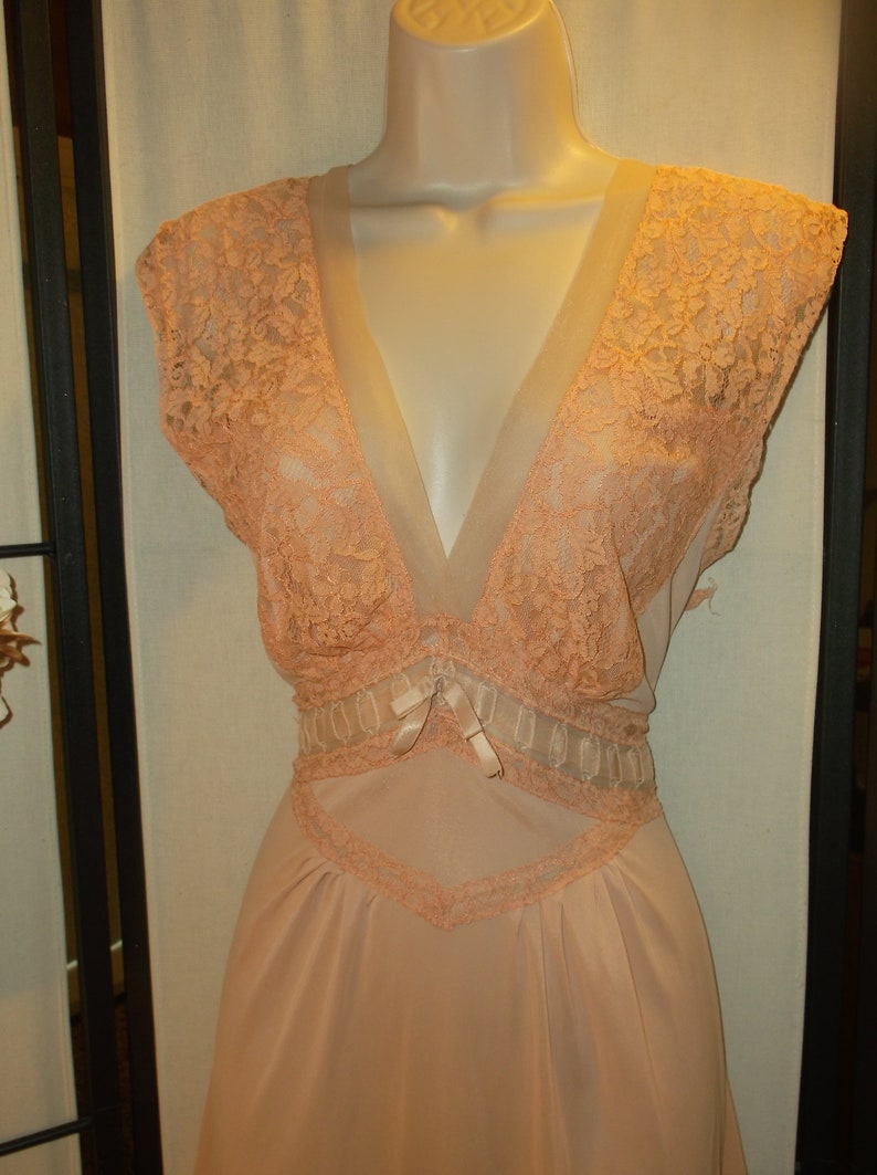 peachy pink wide waist lace trim 34Small by Lady Edso World War II era Vintage 1940s antique nightgown old Hollywood bridal peignoir