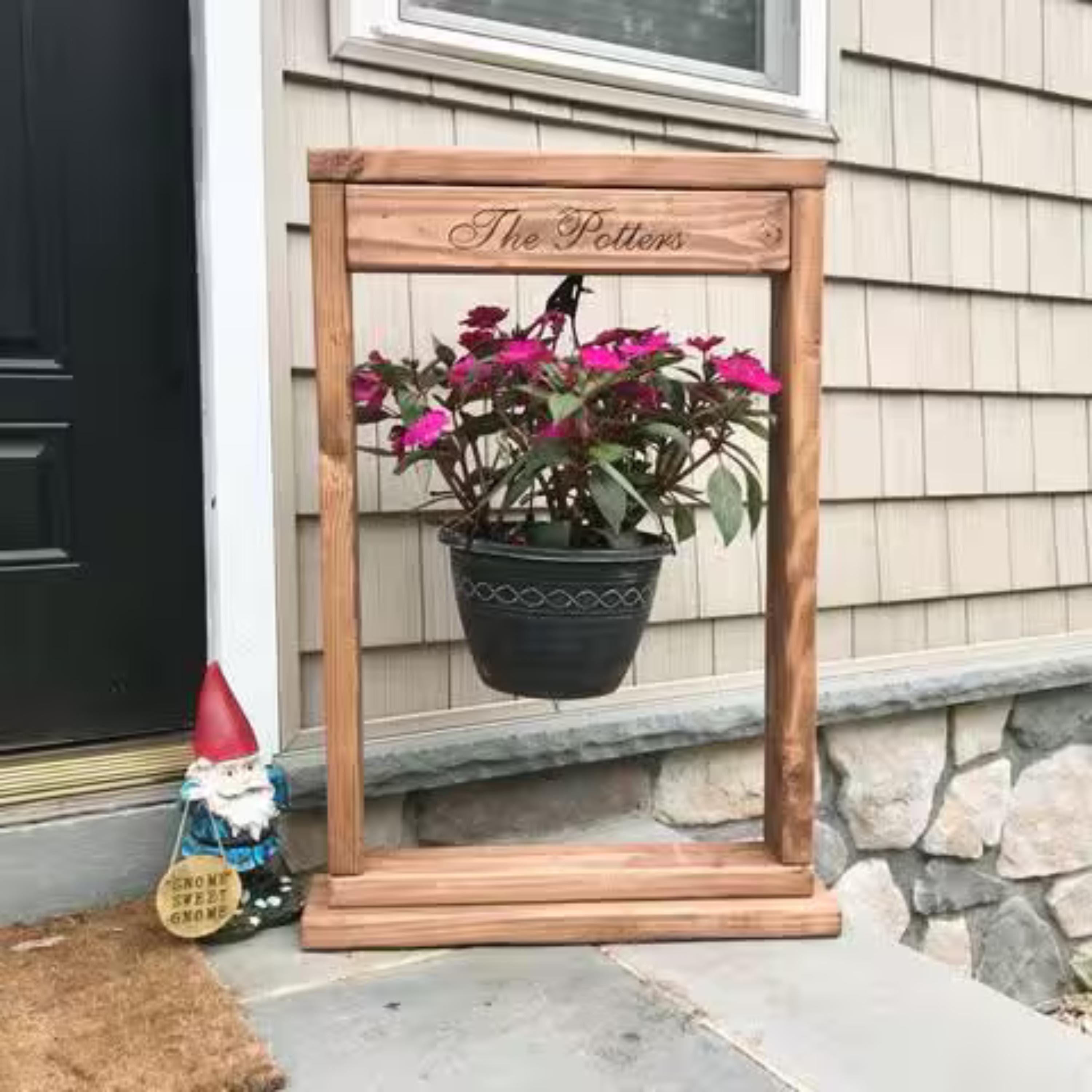 Plant Holder, Hanging Basket Plant Stand, Wooden Welcome Flowerpot Holder,  Personalized Spring Plant Display, Porch Decor, Gardening Gift - Etsy  Finland