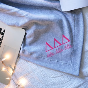Offiziel TRI DELTA Sorority Decke
