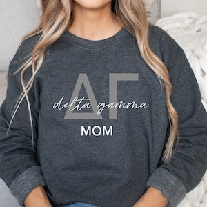 Sudadera oficial "DELTA GAMMA Mom"